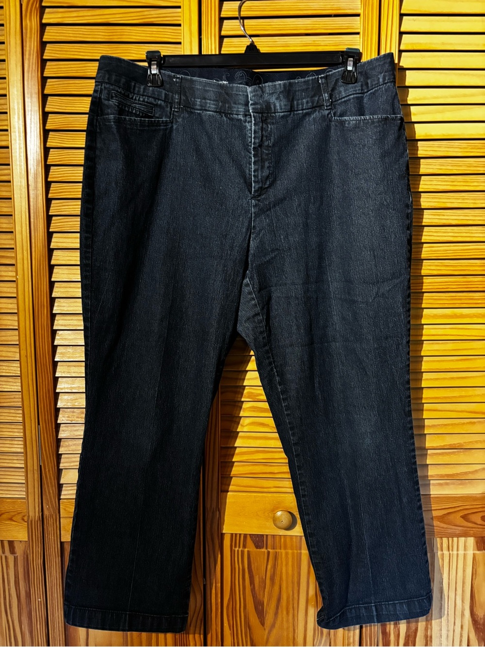 JM Collection Black Cropped Straight-Leg Jeans
